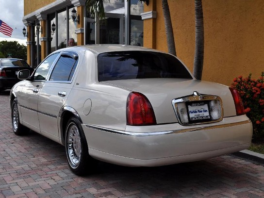 Florida Fine Cars - Used LINCOLN TOWN CAR 2002 HOLLYWOOD Cartier