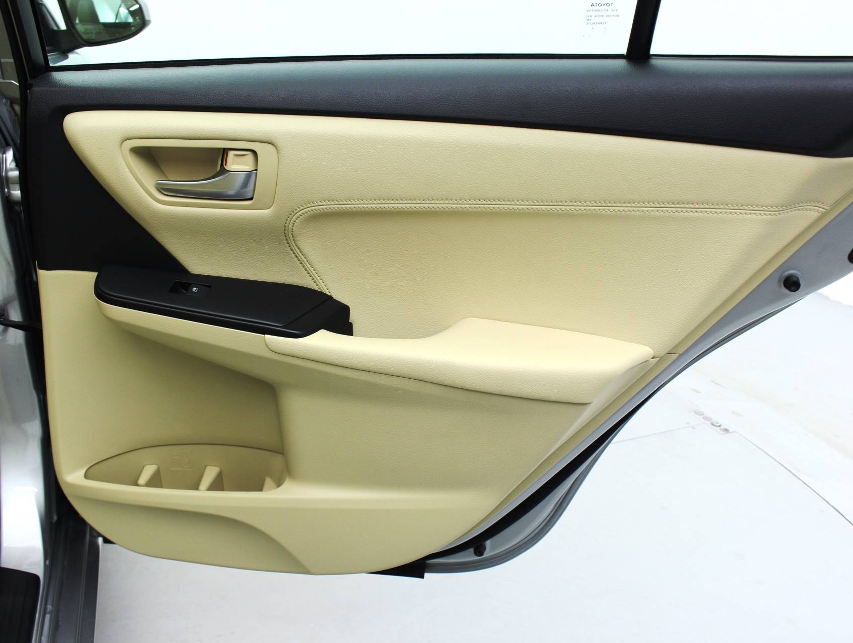 Florida Fine Cars - Used TOYOTA CAMRY 2015 WEST PALM Hybrid Xle