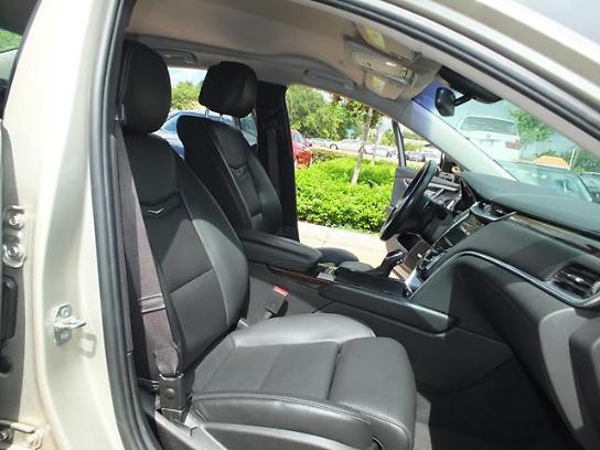 used vehicle - Sedan CADILLAC XTS 2013