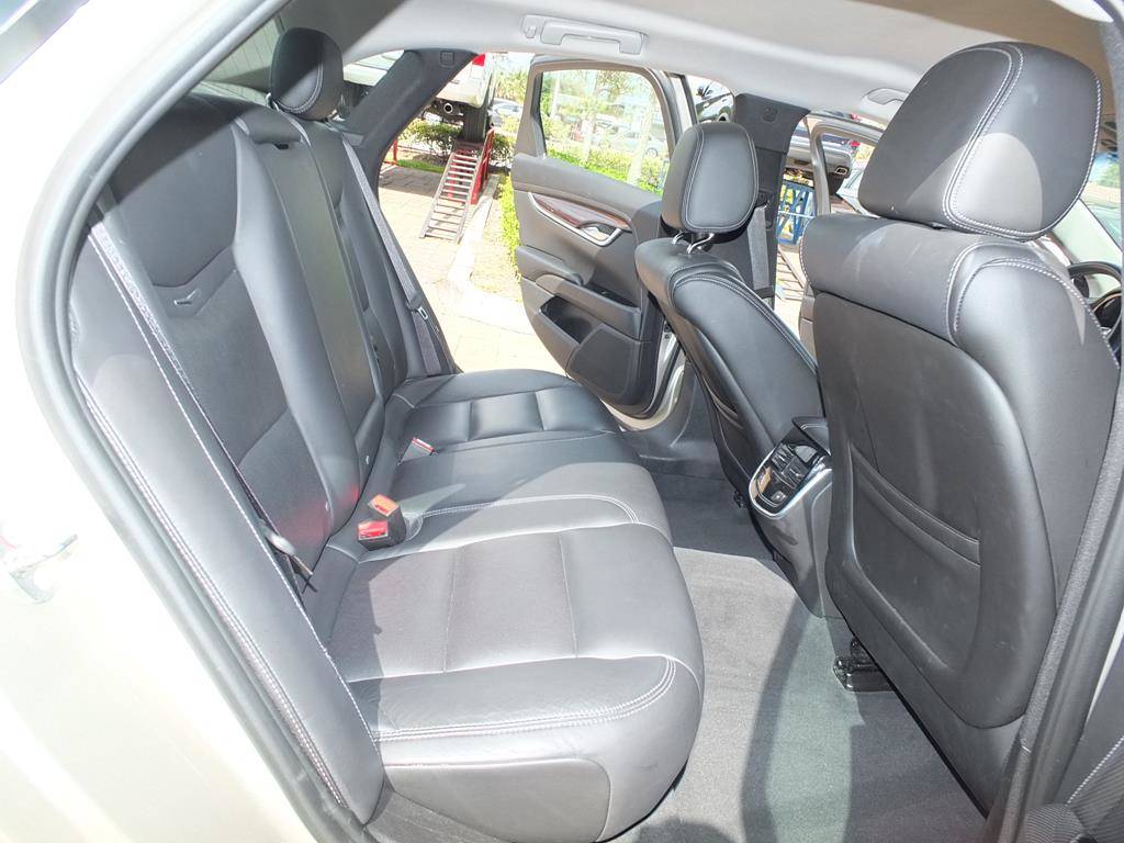 used vehicle - Sedan CADILLAC XTS 2016