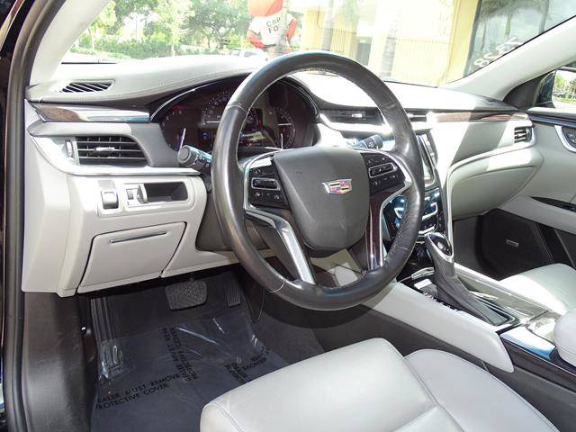 used vehicle - Sedan CADILLAC XTS 2017