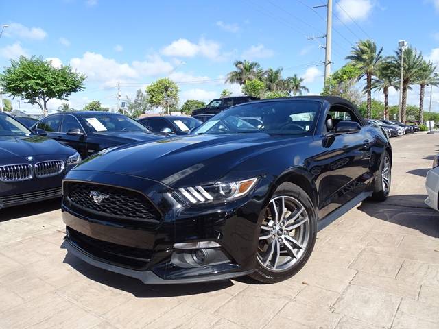 used vehicle - Convertible FORD MUSTANG 2017