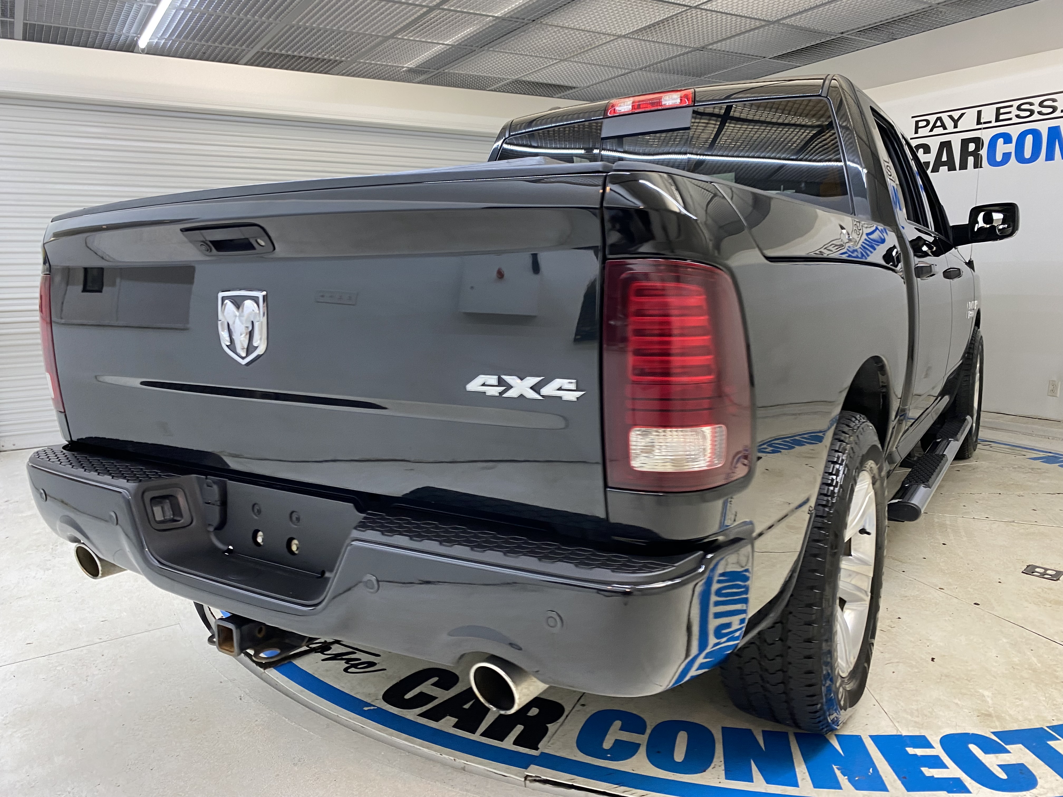 Car Connection Superstore - Used vehicle - Truck RAM 1500 Crew 2017