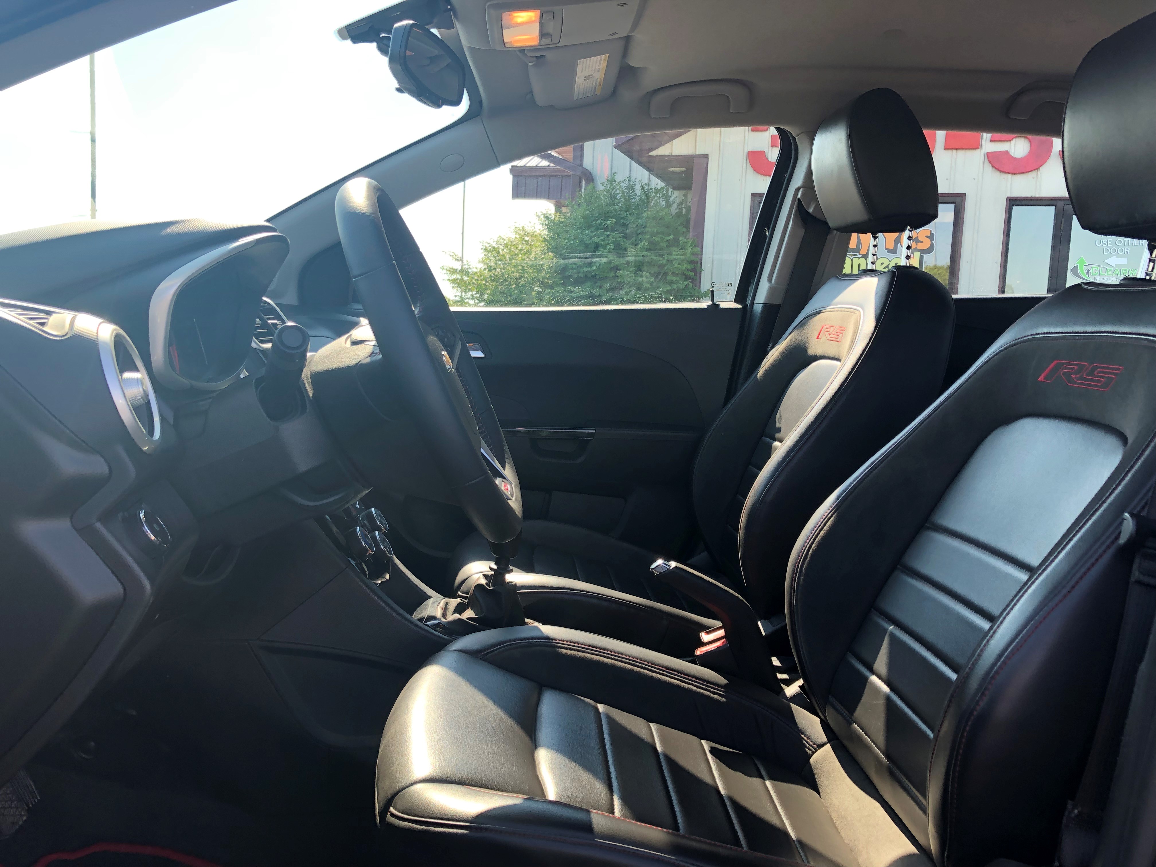 used vehicle - Sedan CHEVROLET SONIC 2017
